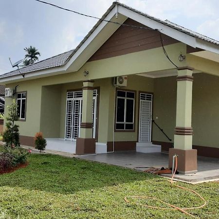 Villa Hijau Guest House Kampong Sura Tengah Luaran gambar